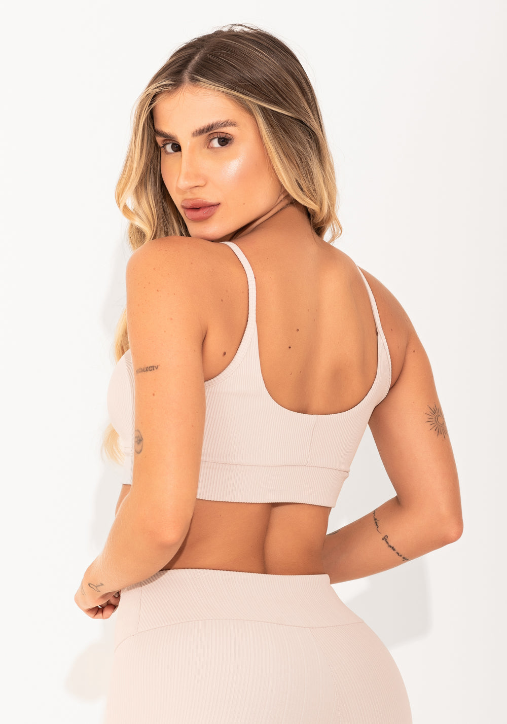 Top Fitness Feminino Off White Com Bojo Canelado Elegance Dlk