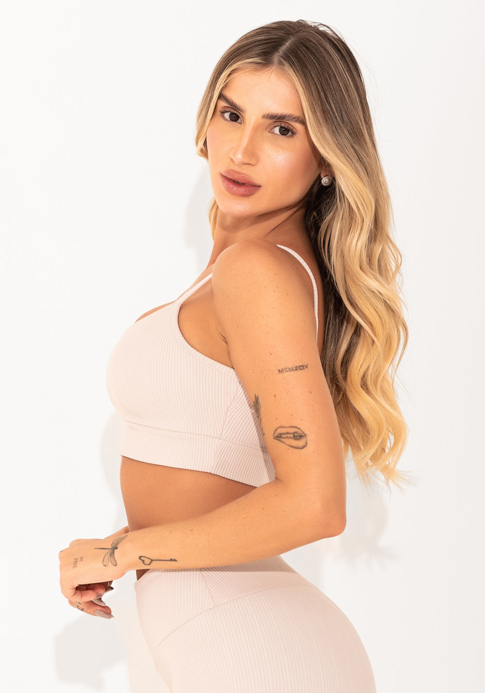 Top Fitness Feminino Off White Com Bojo Canelado Elegance Dlk