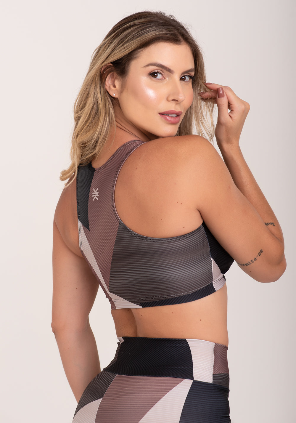 Top Fitness Feminino Nadador Estampado Strip Marrom Printed Dlk