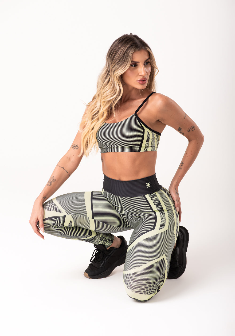 Top Fitness Feminino Com Bojo Estampado Strong Verde Printed Dlk