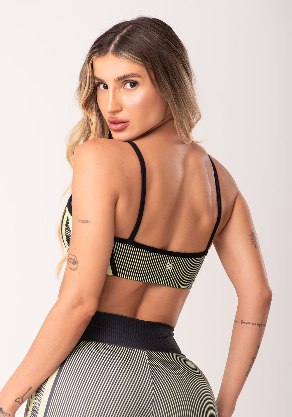 Top Fitness Feminino Com Bojo Estampado Strong Verde Printed Dlk