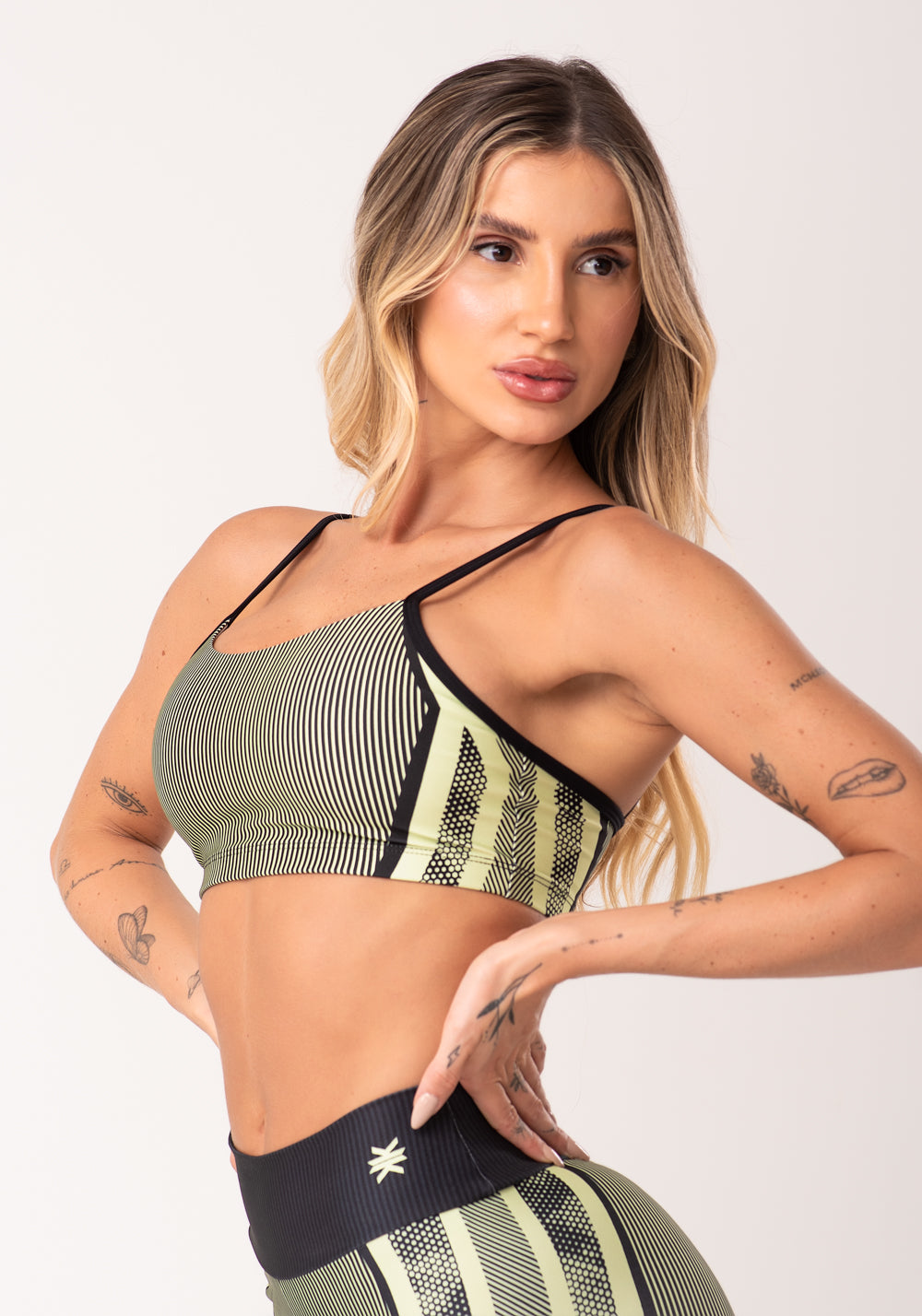 Top Fitness Feminino Com Bojo Estampado Strong Verde Printed Dlk