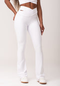 Calça Flare Branco Com Cós Transpassado New Age Dlk