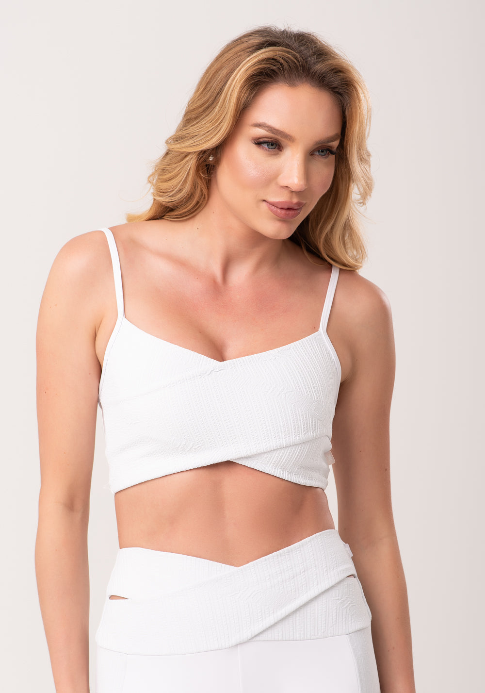 Top Fitness Feminino Branco Texturizado Transpassado New Age Dlk