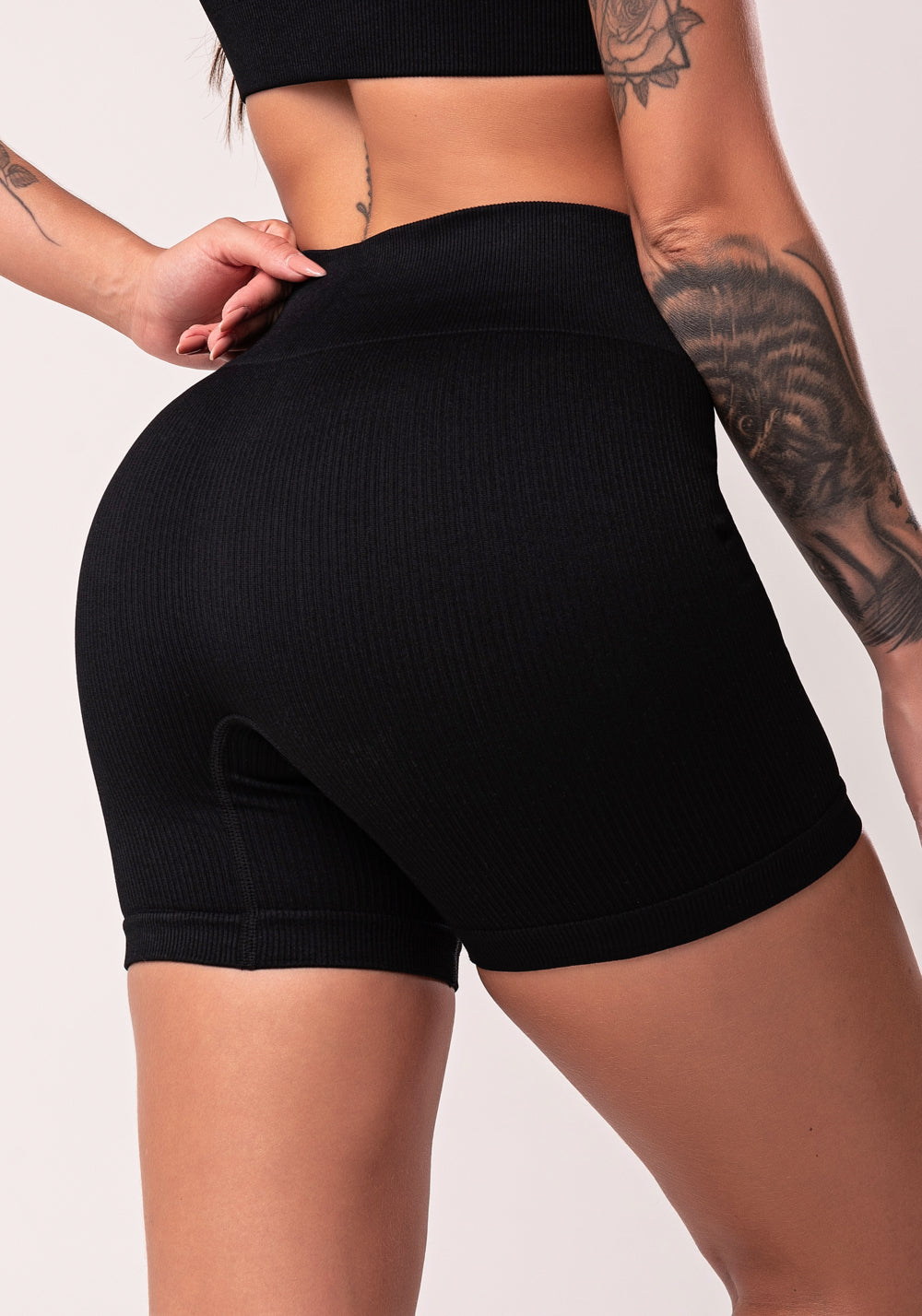 Bermuda Fitness Feminina Preto Com Cós Alto Texturizada Seamless Dlk