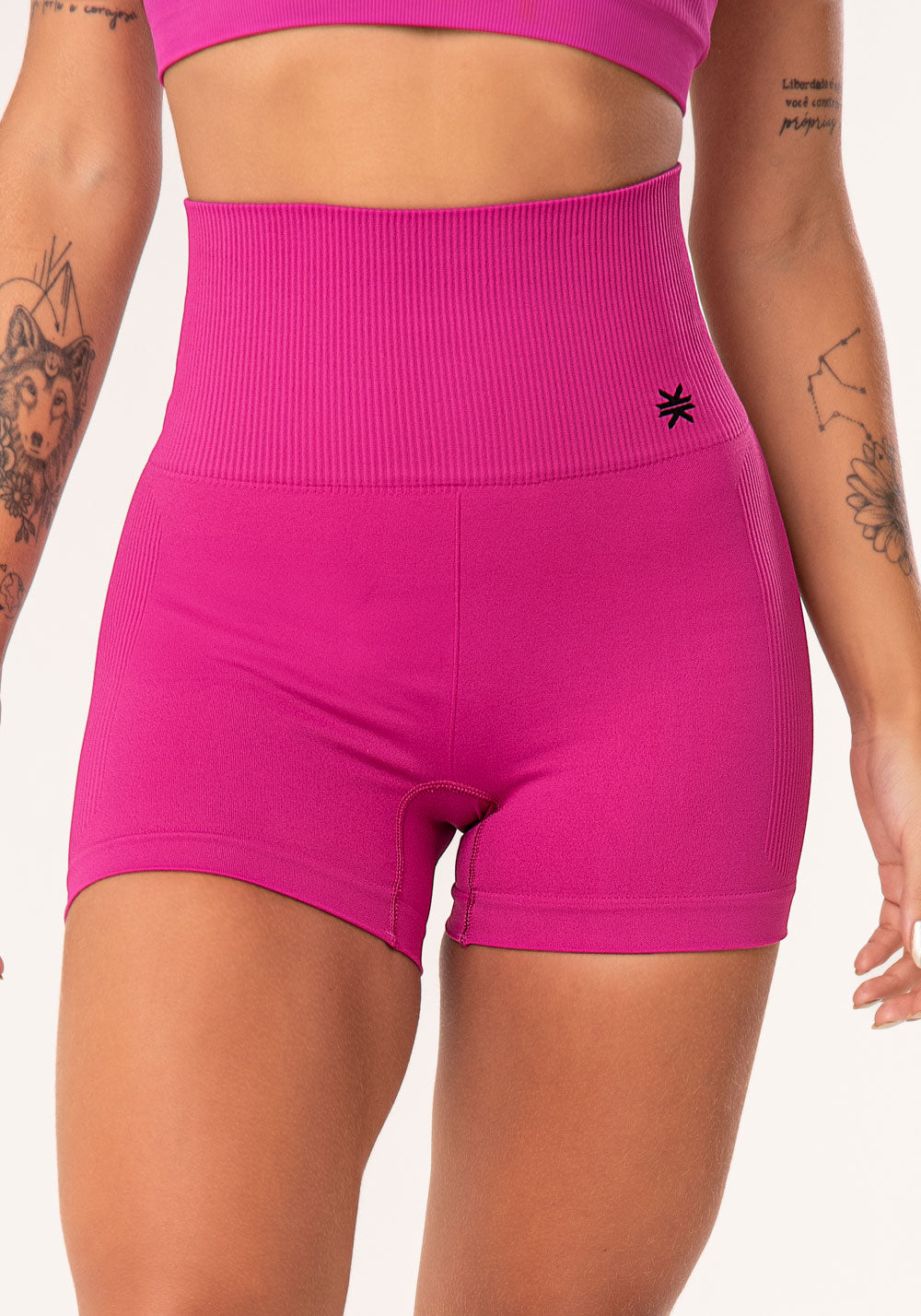 Short Fitness Feminino Fúcsia Com Recorte Canelado Seamless Dlk