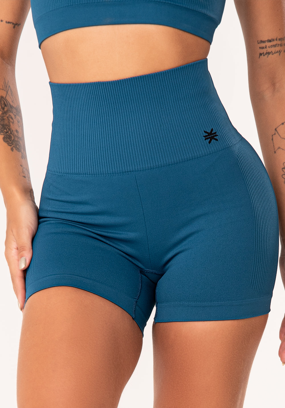 Short Fitness Feminino Azul Petróleo Com Recorte Canelado Seamless Dlk