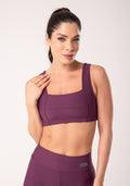 Top Fitness Feminino Malbec Com Recortes E Decote Reto Dlk