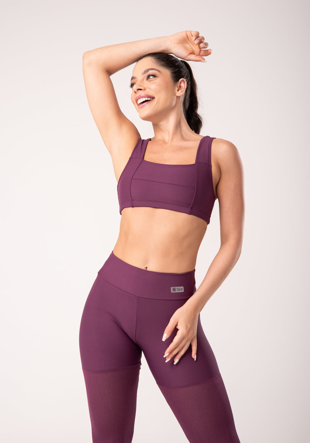 Top Fitness Feminino Malbec Com Recortes E Decote Reto Dlk