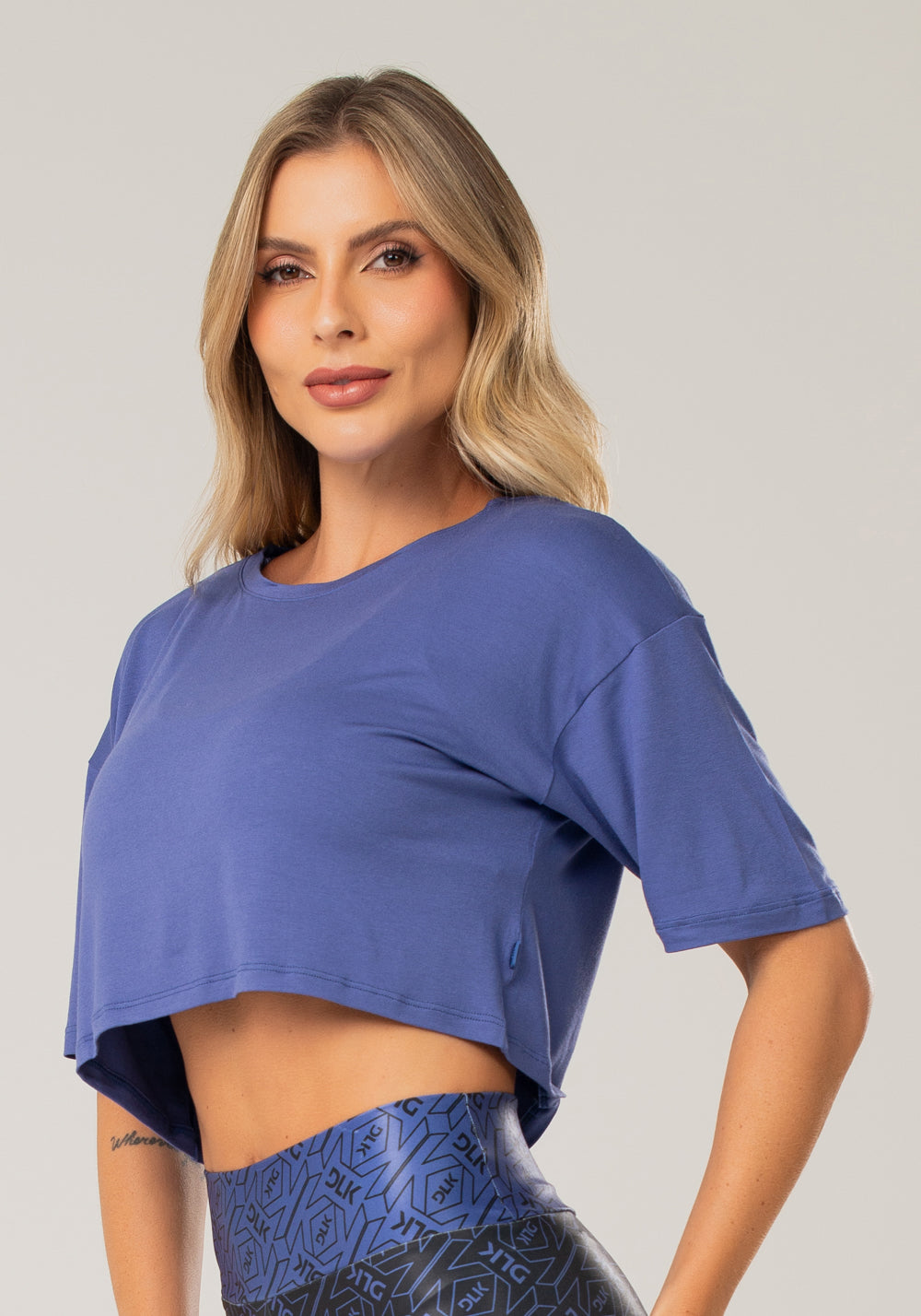 Cropped Feminino Azul Manga Curta Flow Dlk