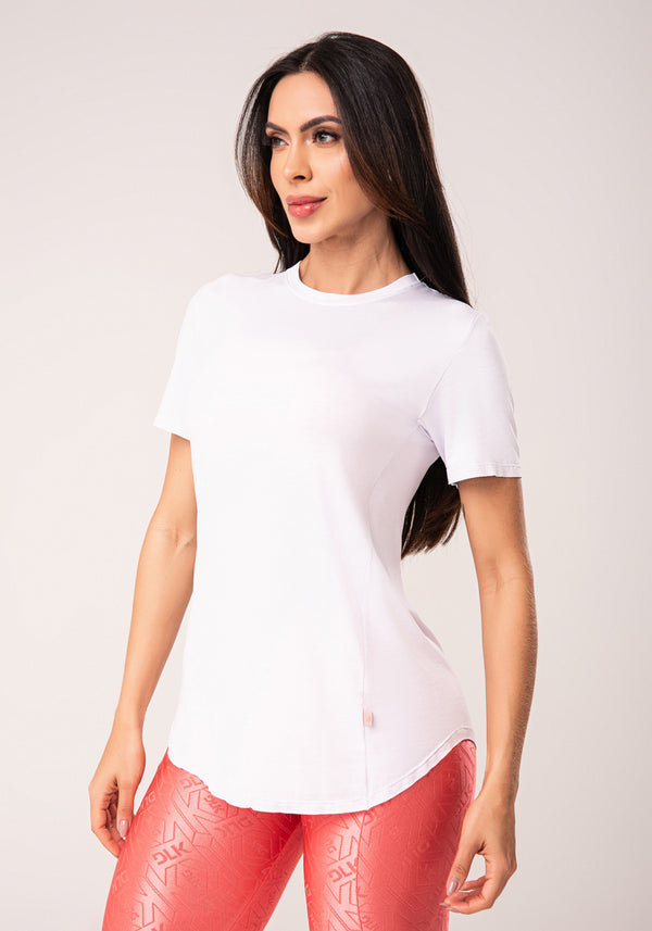Blusa Fitness Feminina Branco Alongada Manga Curta Com Recortes Flow Dlk