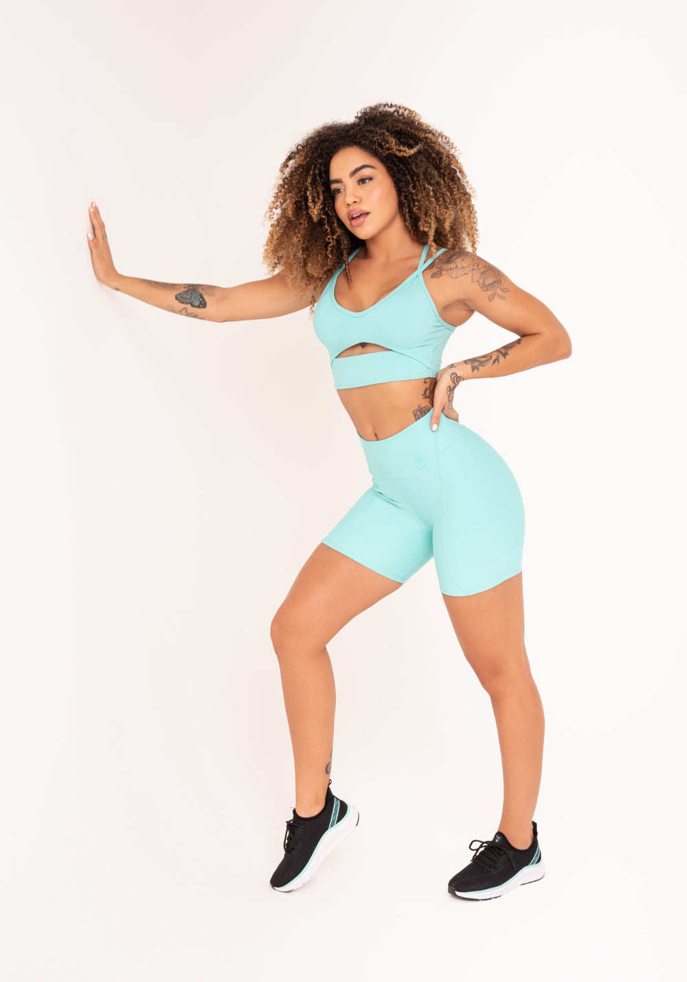 Bermuda Fitness Feminina Verde Com Recortes E Pesponto Flow Dlk