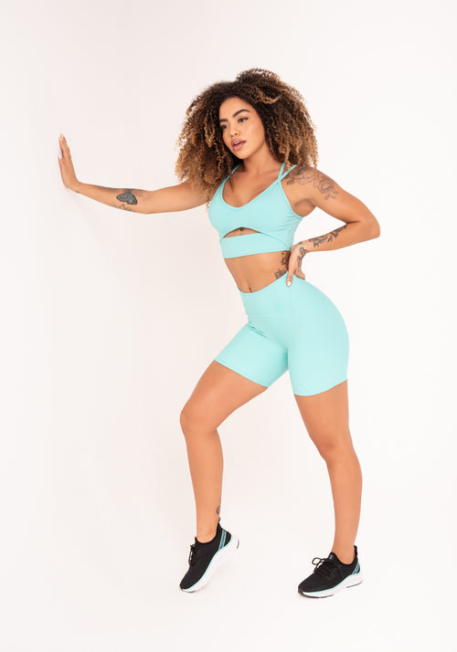 Bermuda Fitness Feminina Verde Com Recortes E Pesponto Flow Dlk