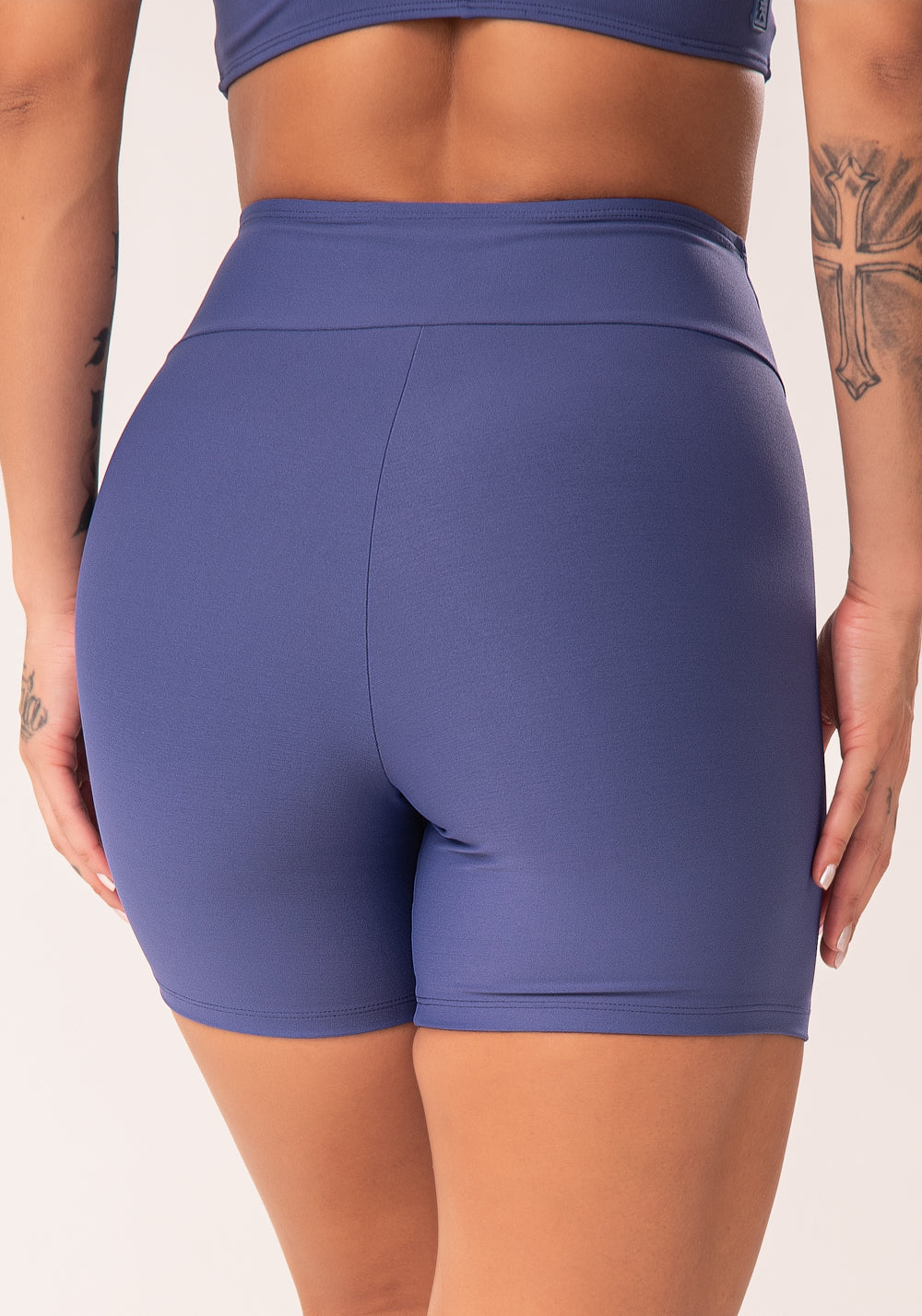 Bermuda Fitness Feminina Azul Com Recortes E Pesponto Flow Dlk
