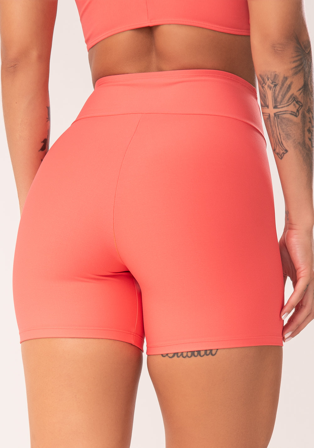 Bermuda Fitness Feminina Coral Com Recortes E Pesponto Flow Dlk