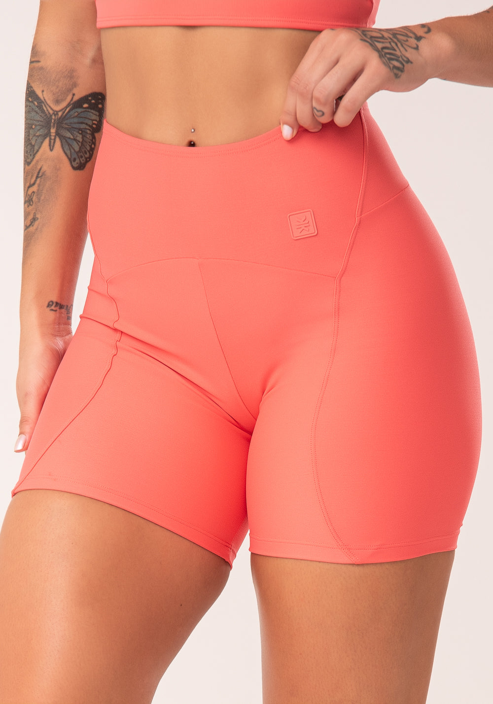 Bermuda Fitness Feminina Coral Com Recortes E Pesponto Flow Dlk