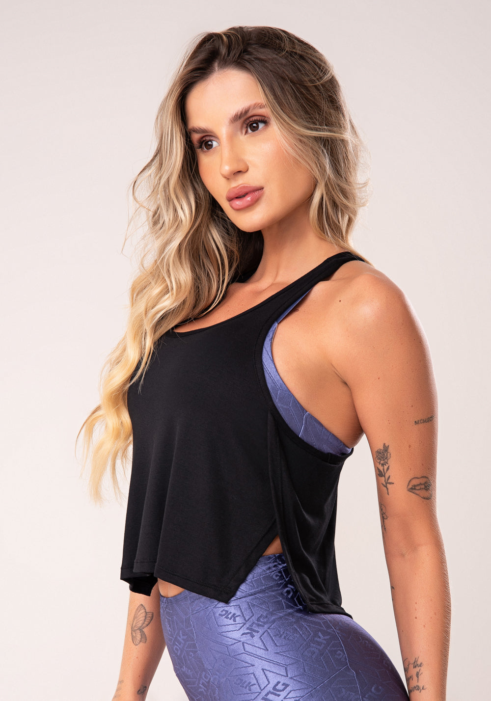 Cropped Feminino Preto com Transpasse Lateral Flow Dlk