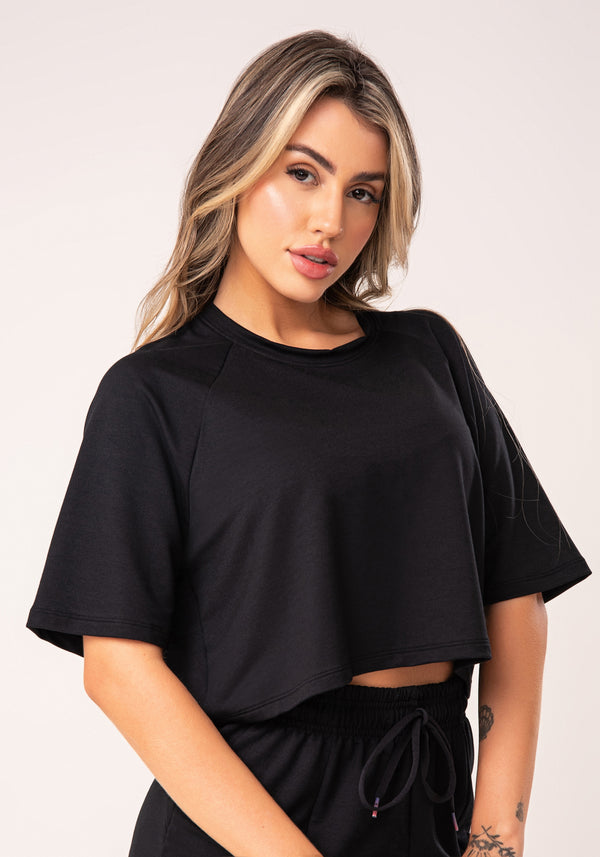 Cropped Feminino Preto Moletinho Manga Curta Raglan Flow Dlk