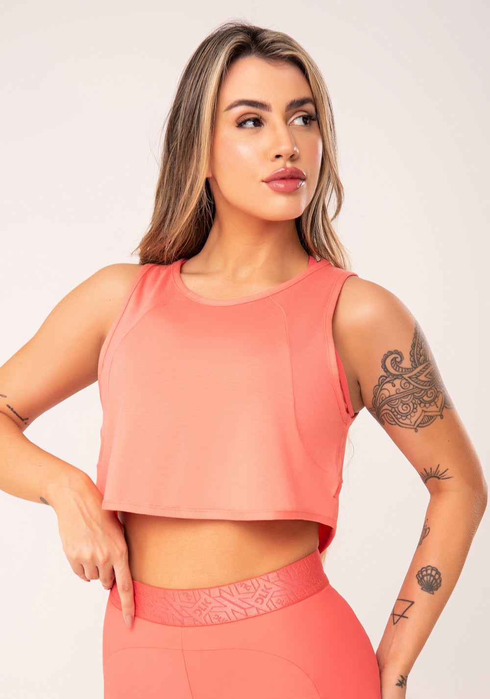 Cropped Feminino Coral Com Recortes Flow Dlk