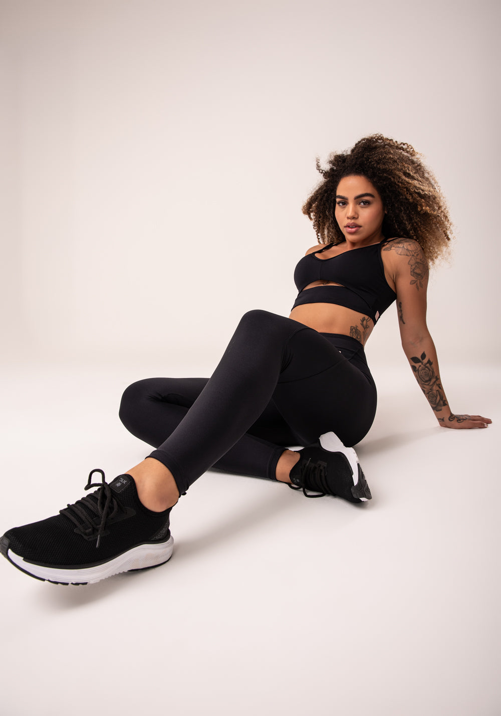 Legging Fitness Feminina Preto Com Recortes E Pesponto Flow Dlk