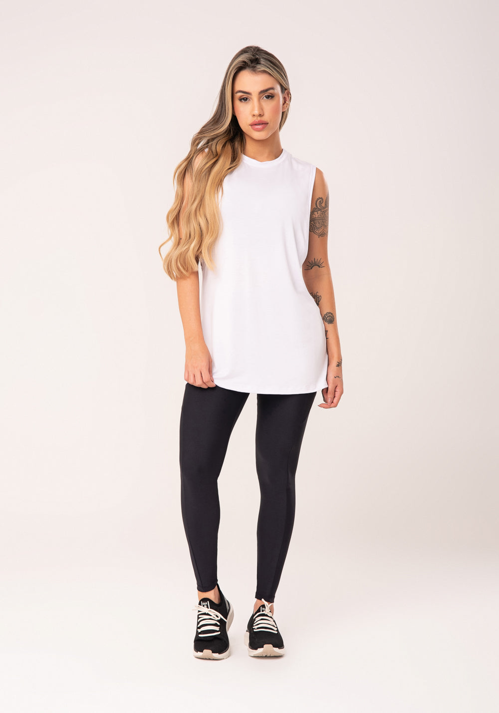 Camiseta Fitness Feminina Branco Maxi Cava Flow Dlk