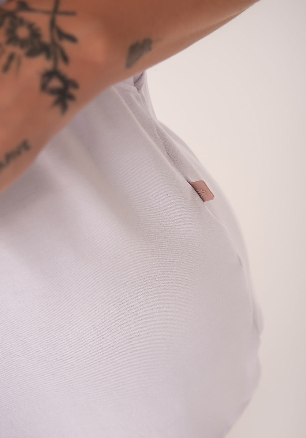 Camiseta Fitness Feminina Branco Maxi Cava Flow Dlk