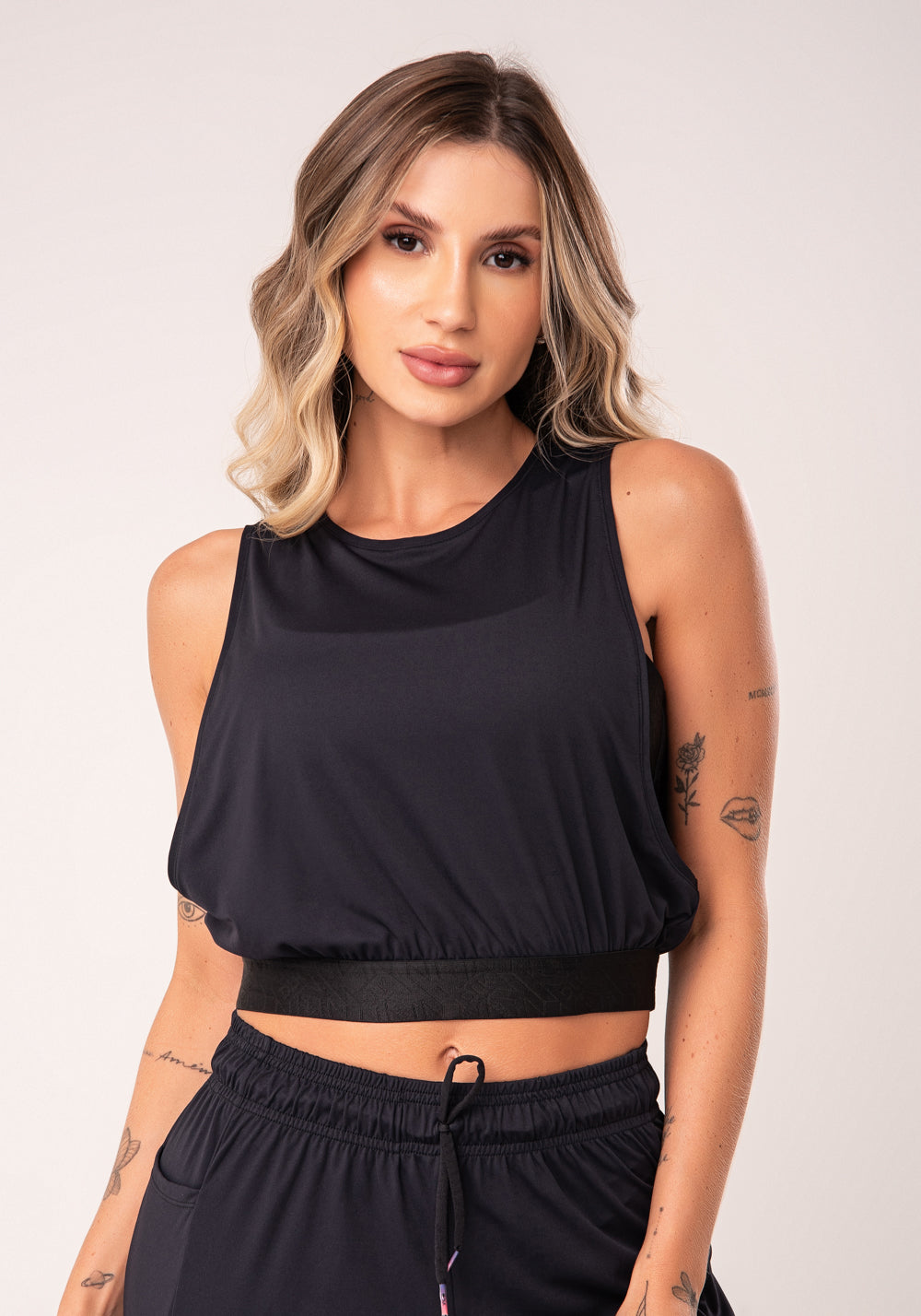 Cropped Preto Maxi Cava Com Elástico Flow Dlk