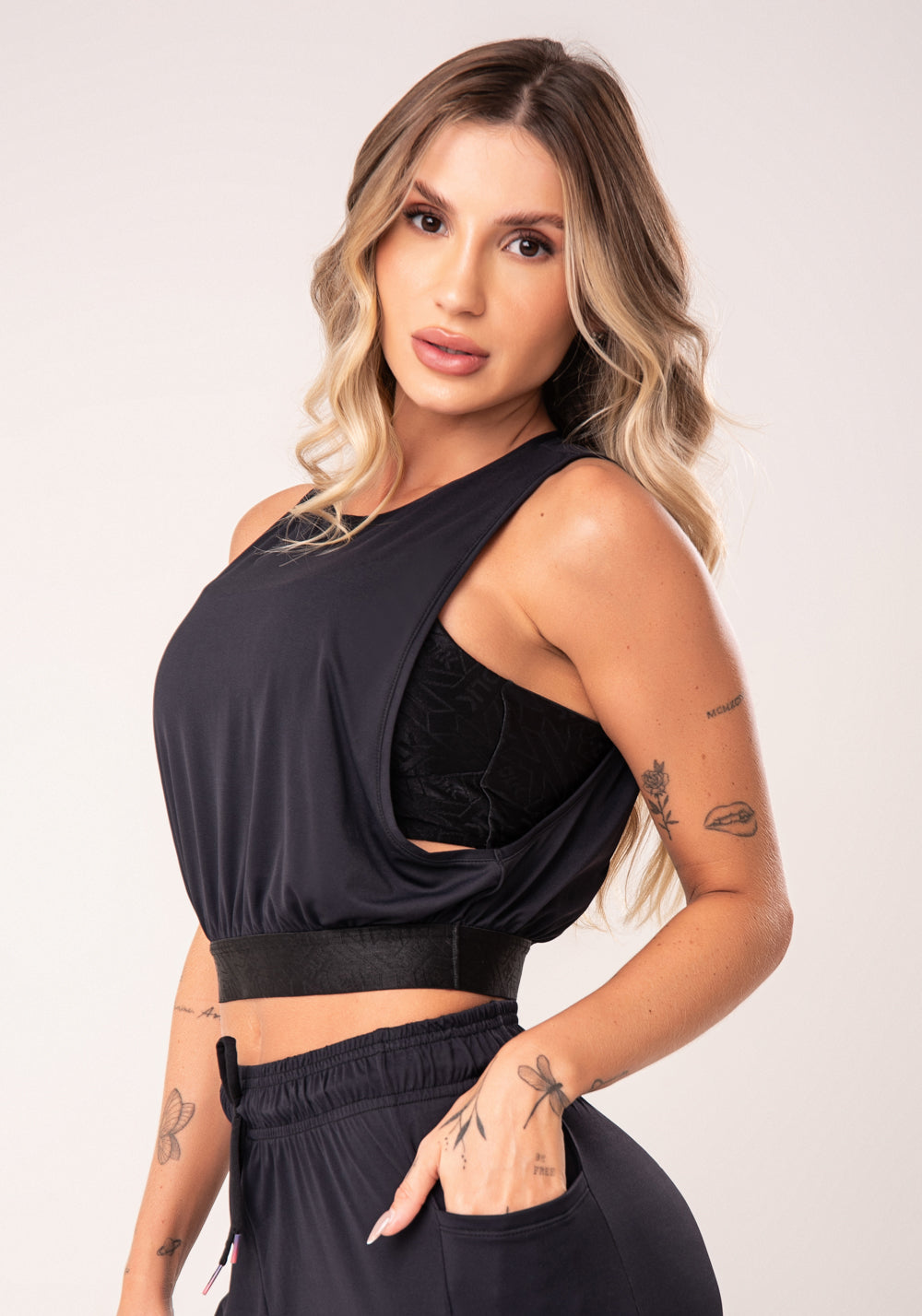 Cropped Preto Maxi Cava Com Elástico Flow Dlk