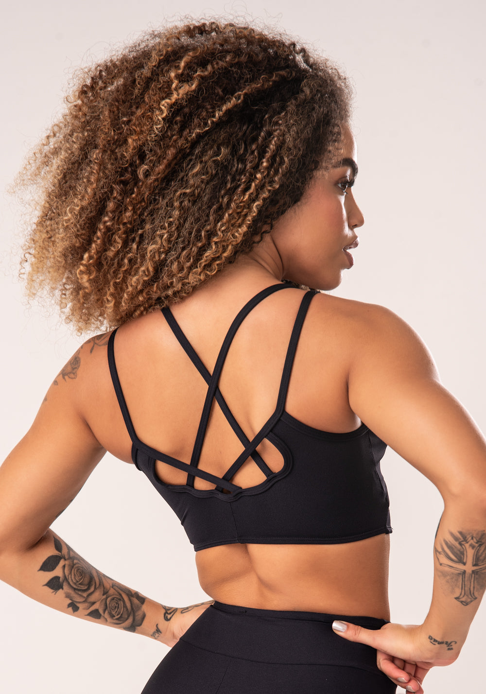 Top Fitness Feminino Preto Cut-out Com Decote Franzido Flow Dlk