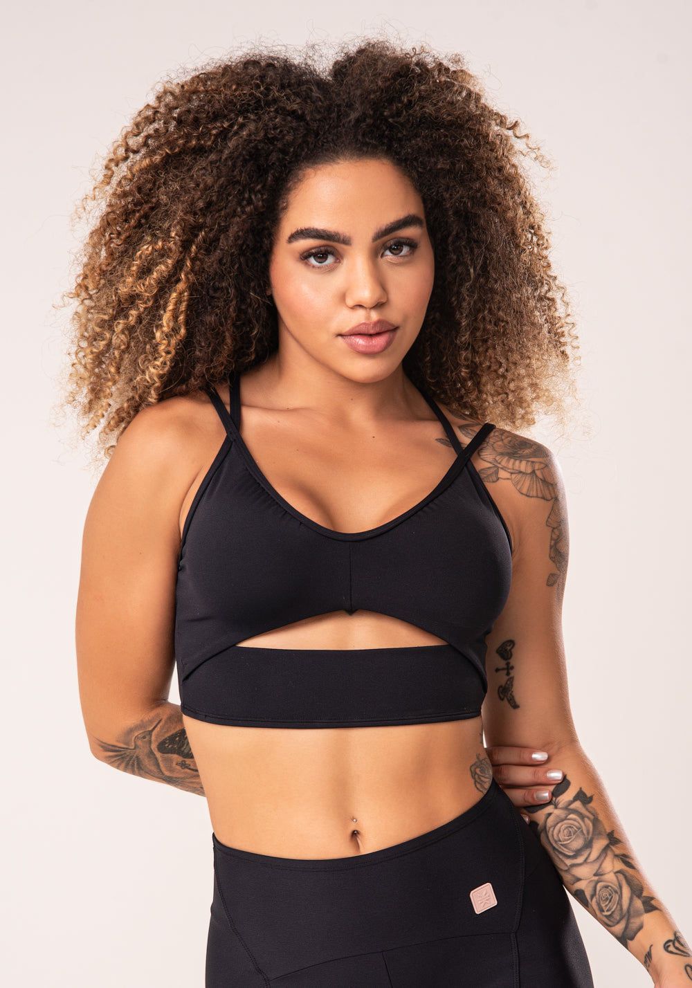 Top Fitness Feminino Preto Cut-out Com Decote Franzido Flow Dlk