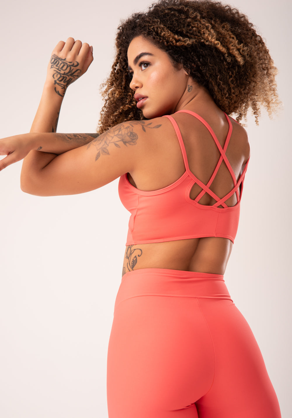 Top Fitness Feminino Coral Cut-out com Decote Franzido Flow Dlk