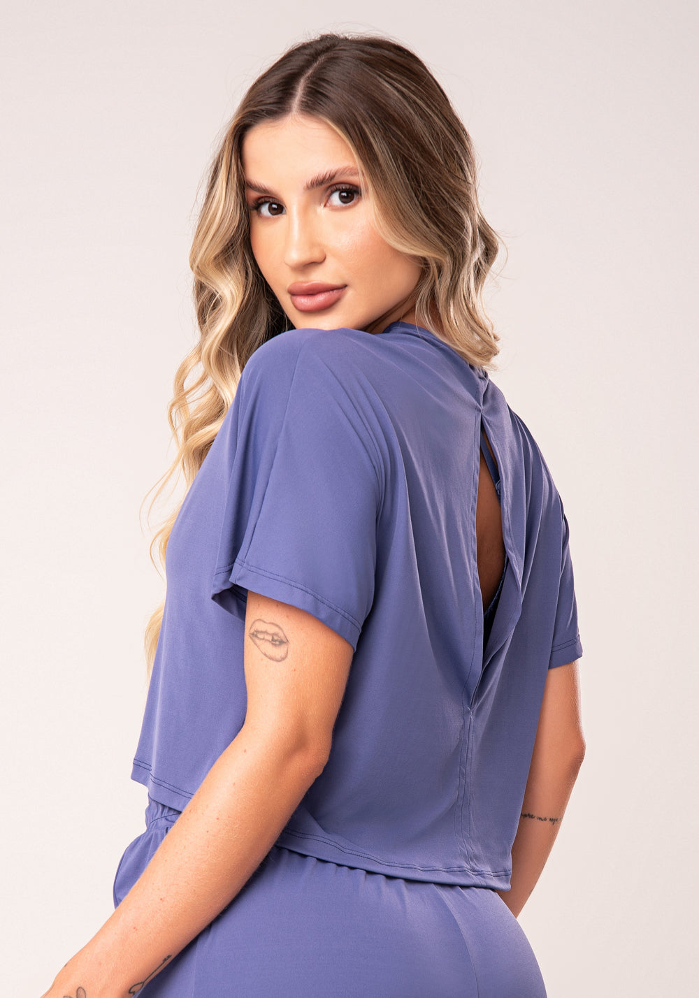 Cropped Feminino Azul Com Fenda Nas Costas Flow Dlk