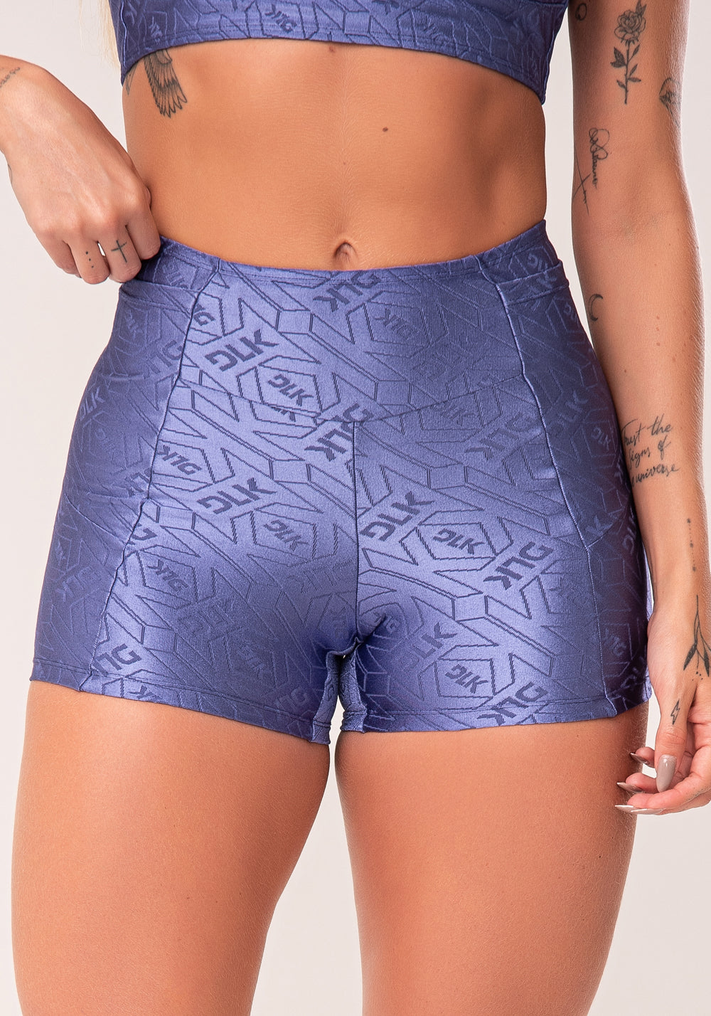 Short Fitness Feminino Azul Logomania Com Recortes E Bolsos Flow Dlk