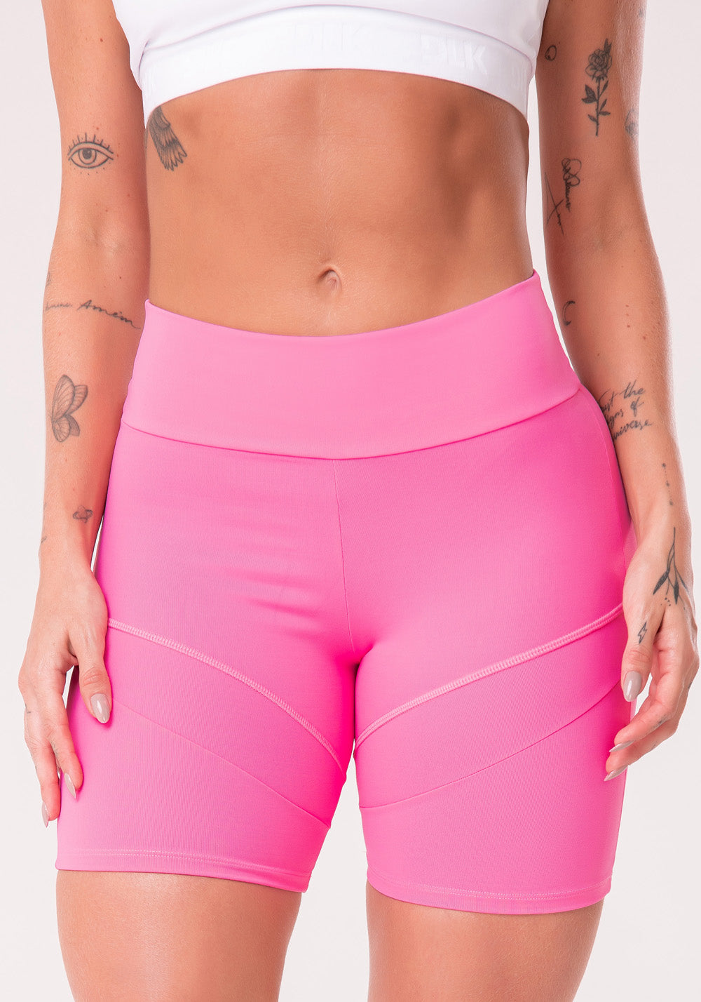 Short Rosa Chiclete Com Recortes Básico Dlk