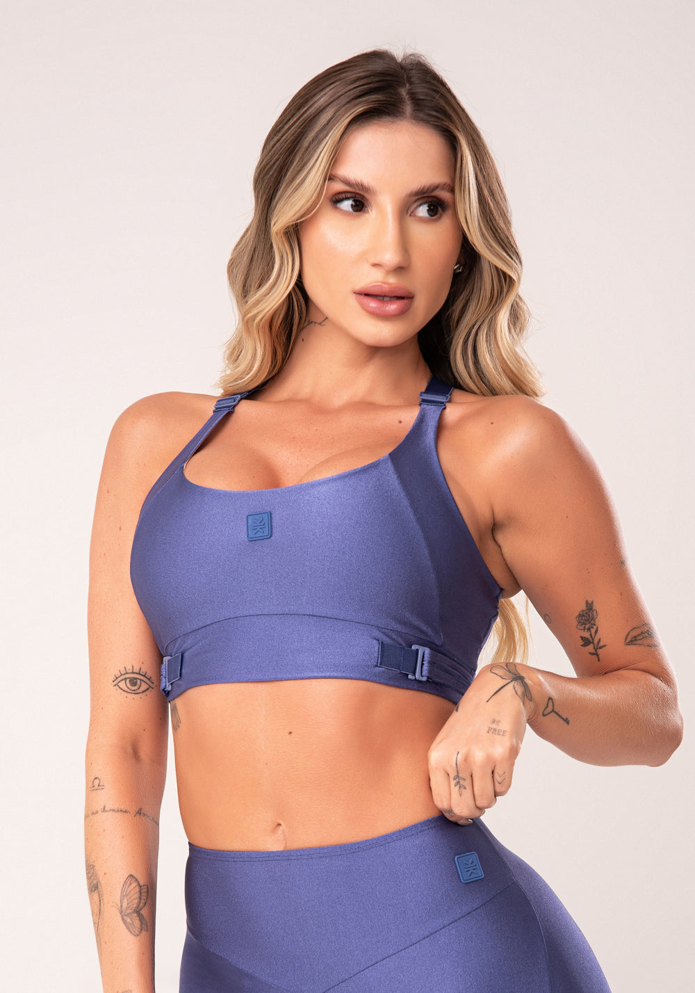 Top Fitness Feminino Azul com Bojo e Alças Cruzadas Reguláveis Flow Dlk