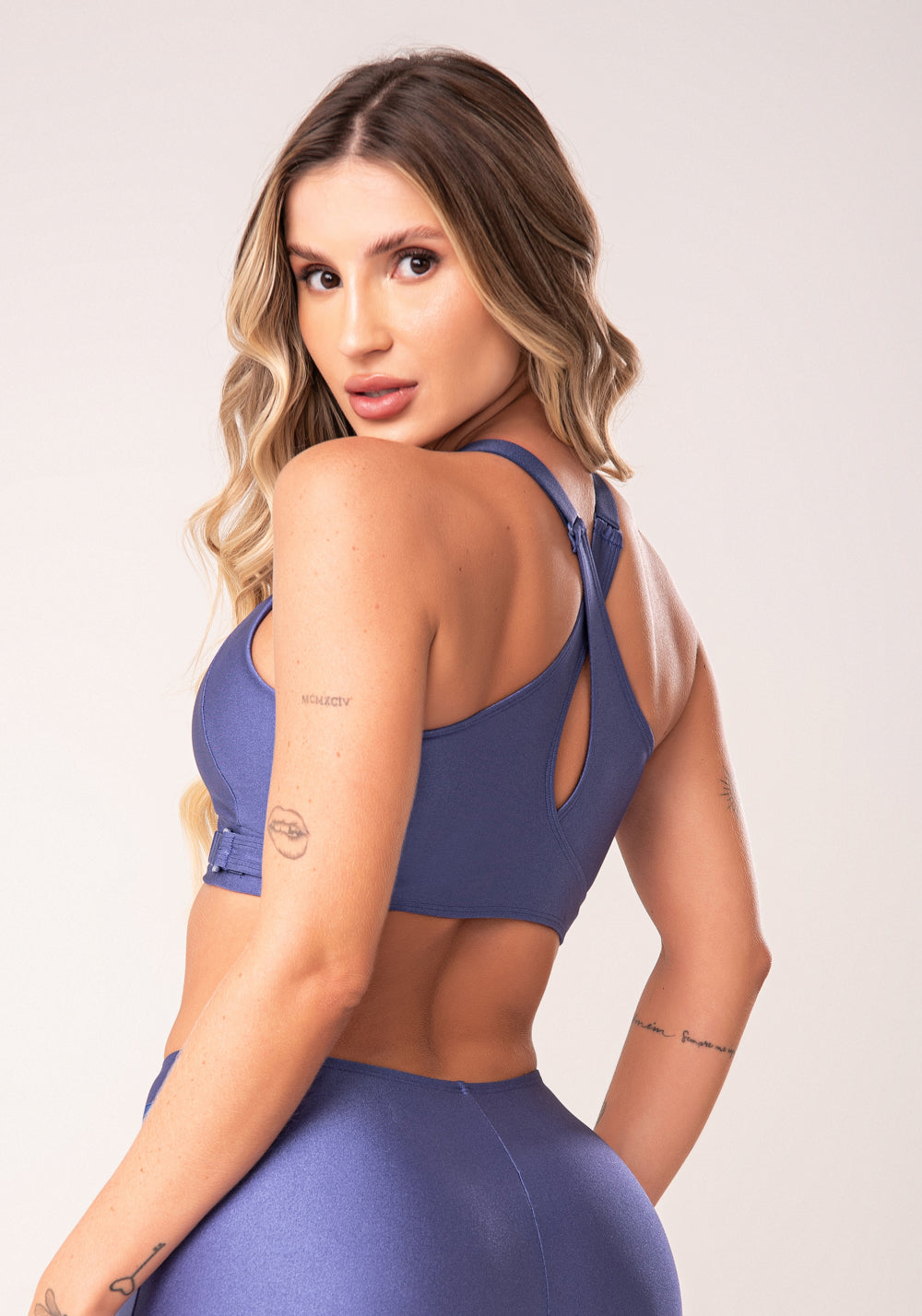Top Fitness Feminino Azul com Bojo e Alças Cruzadas Reguláveis Flow Dlk