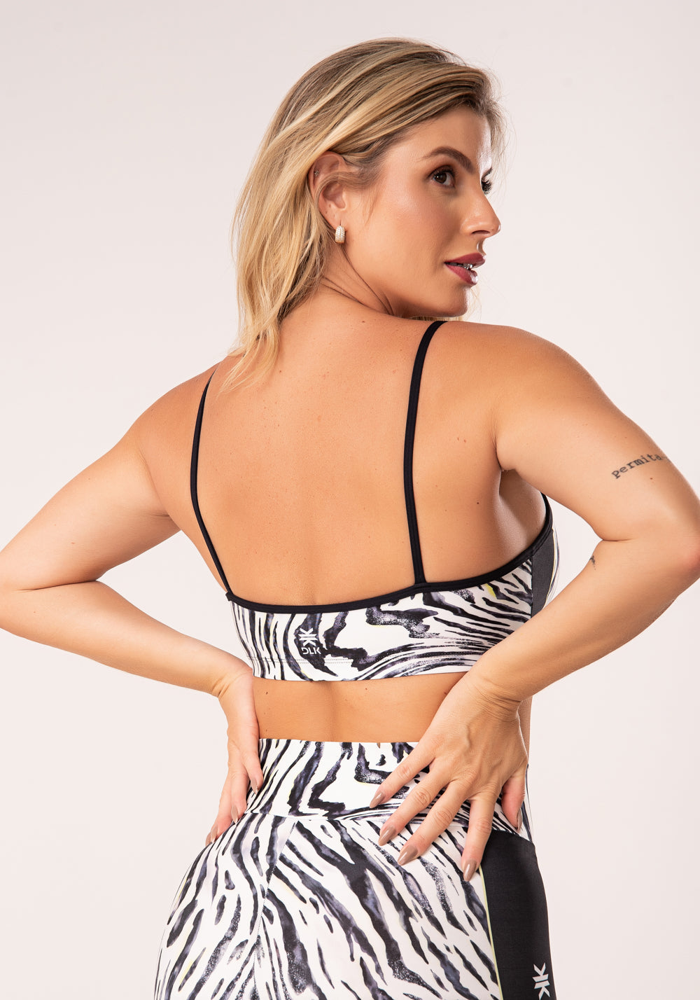 Top Fitness Feminino Com Bojo Estampado Animal Print Verde Neon Printed Dlk