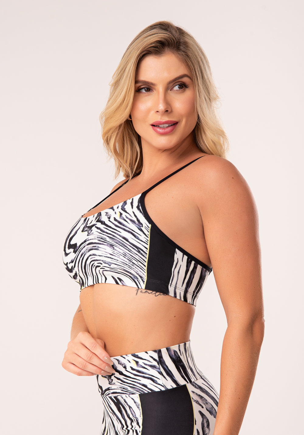 Top Fitness Feminino Com Bojo Estampado Animal Print Verde Neon Printed Dlk