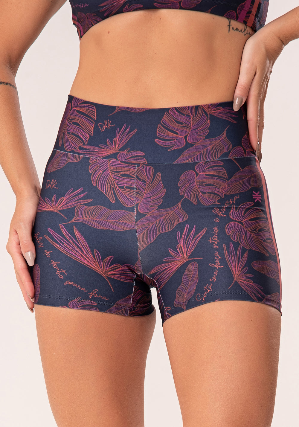 Short Fitness Feminino Estampado Folhagens Bordadas Printed Dlk