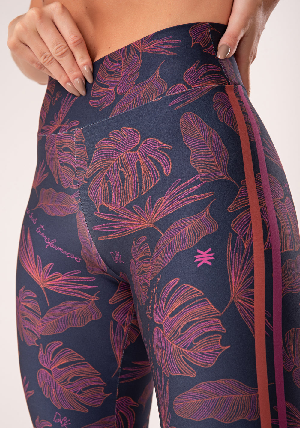 Legging Fitness Feminina Estampada Folhagens Bordadas Printed Dlk