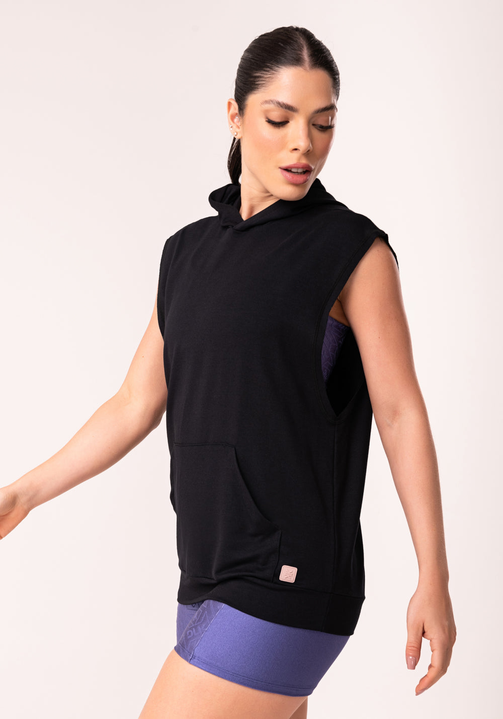 Colete Feminino Preto Moletinho Oversized Com Bolso Frontal E Capuz Flow Dlk