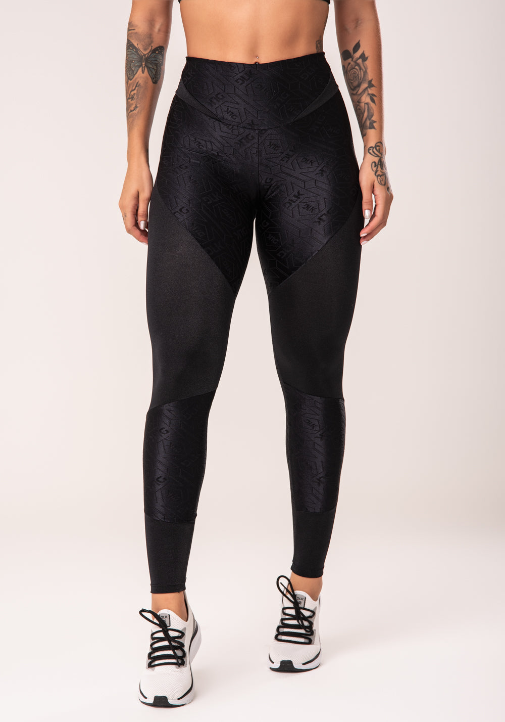 Legging Fitness Feminina Preto Com Recortes E Logomania Flow Dlk