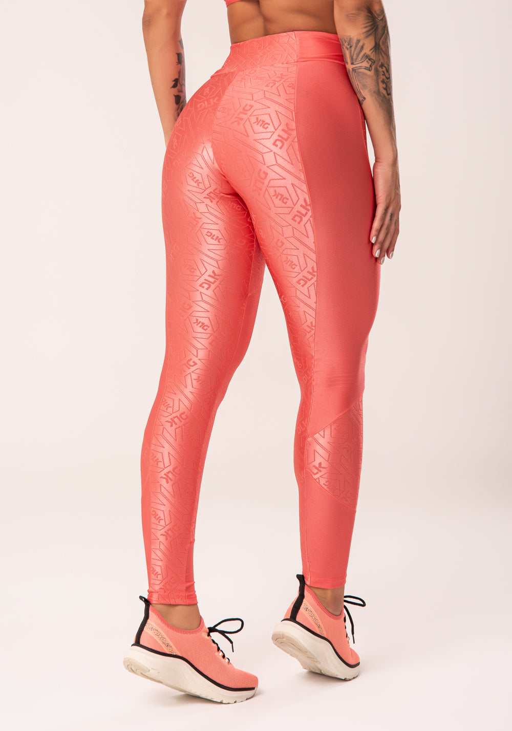 Legging Fitness Feminina Coral Com Recortes E Logomania Flow Dlk