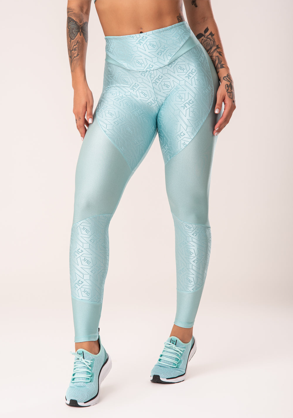 Legging Fitness Feminina Verde Com Recortes E Logomania Flow Dlk