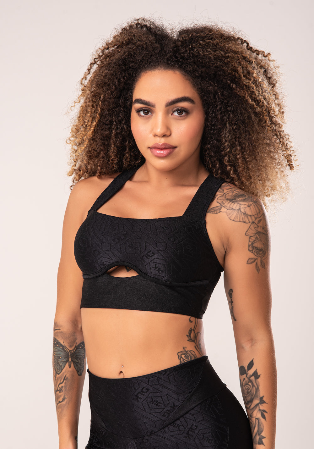 Top Fitness Feminino Preto Logomania Costas Cruzadas Flow Dlk