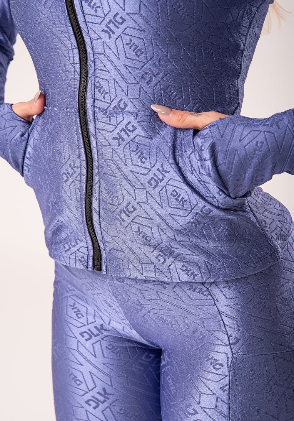 Casaco Feminino Azul Logomania Com Recortes E Zíper Flow Dlk