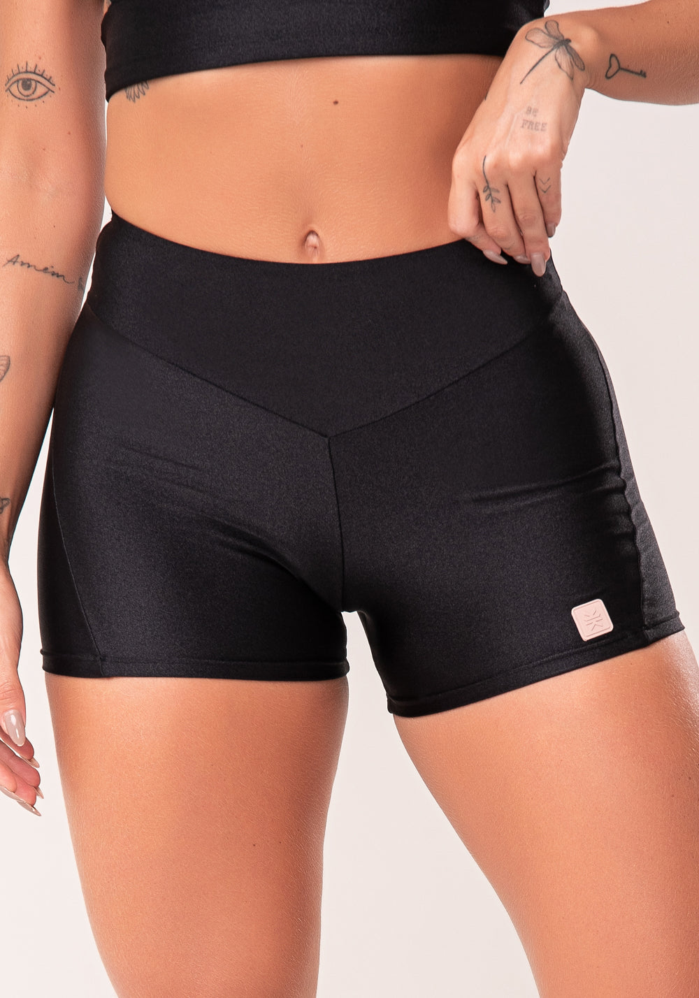 Short Fitness Feminino Preto Com Recorte Em V Flow Dlk