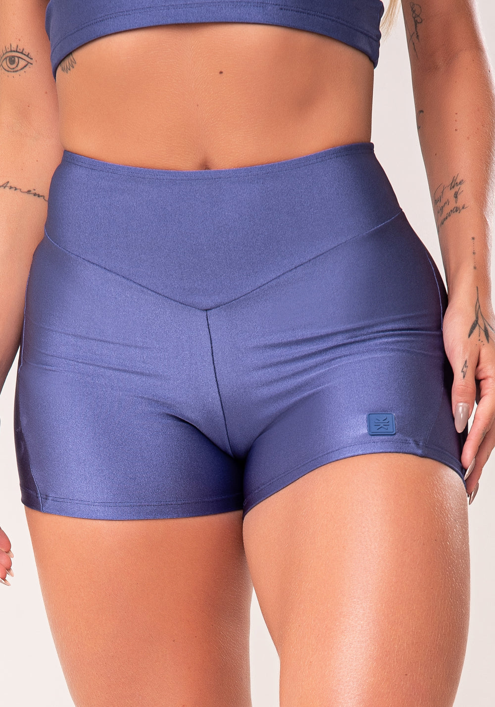 Short Fitness Feminino Azul Com Recorte Em V Flow Dlk