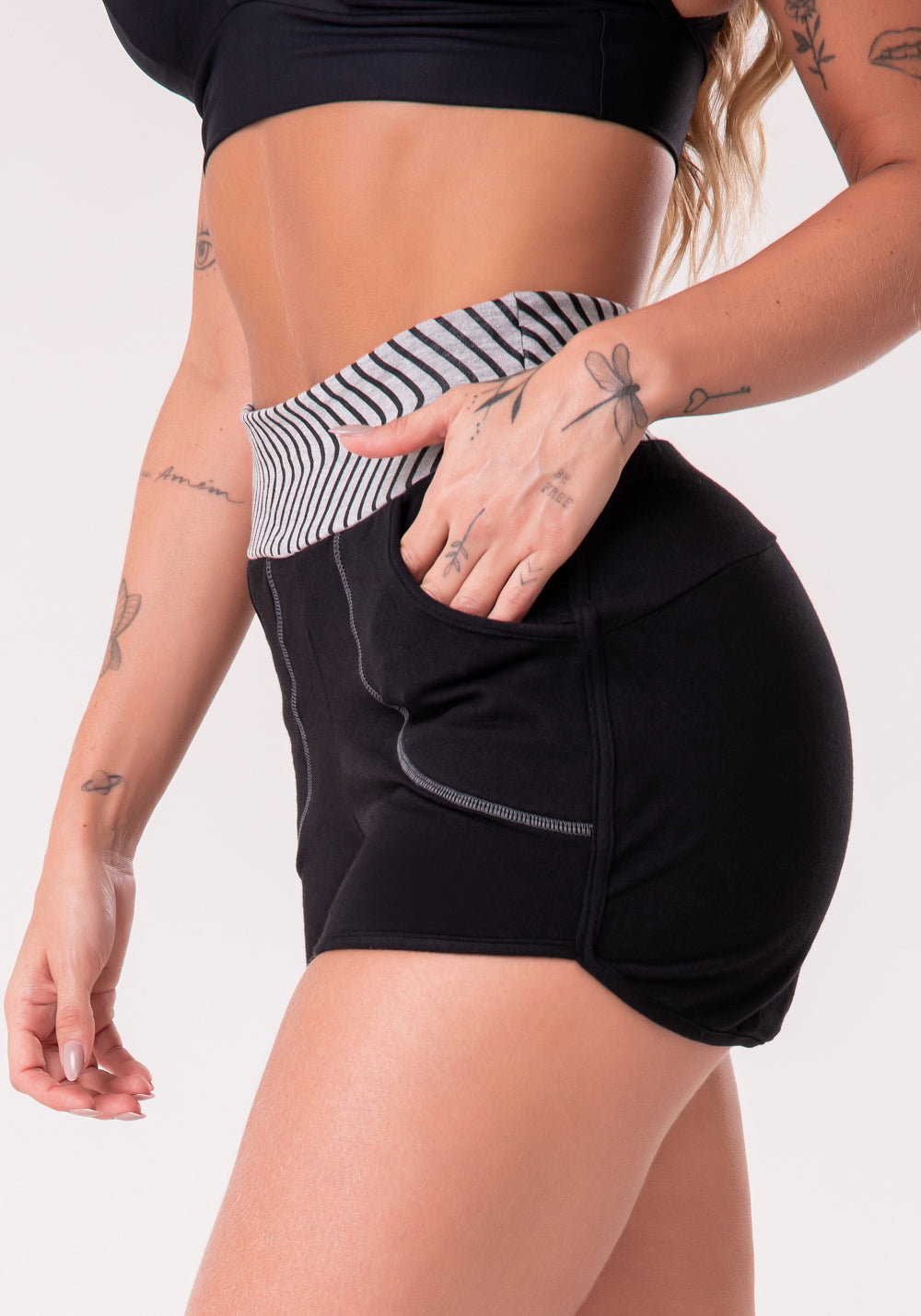 Short Moletom Preto Com Bolso Dlk