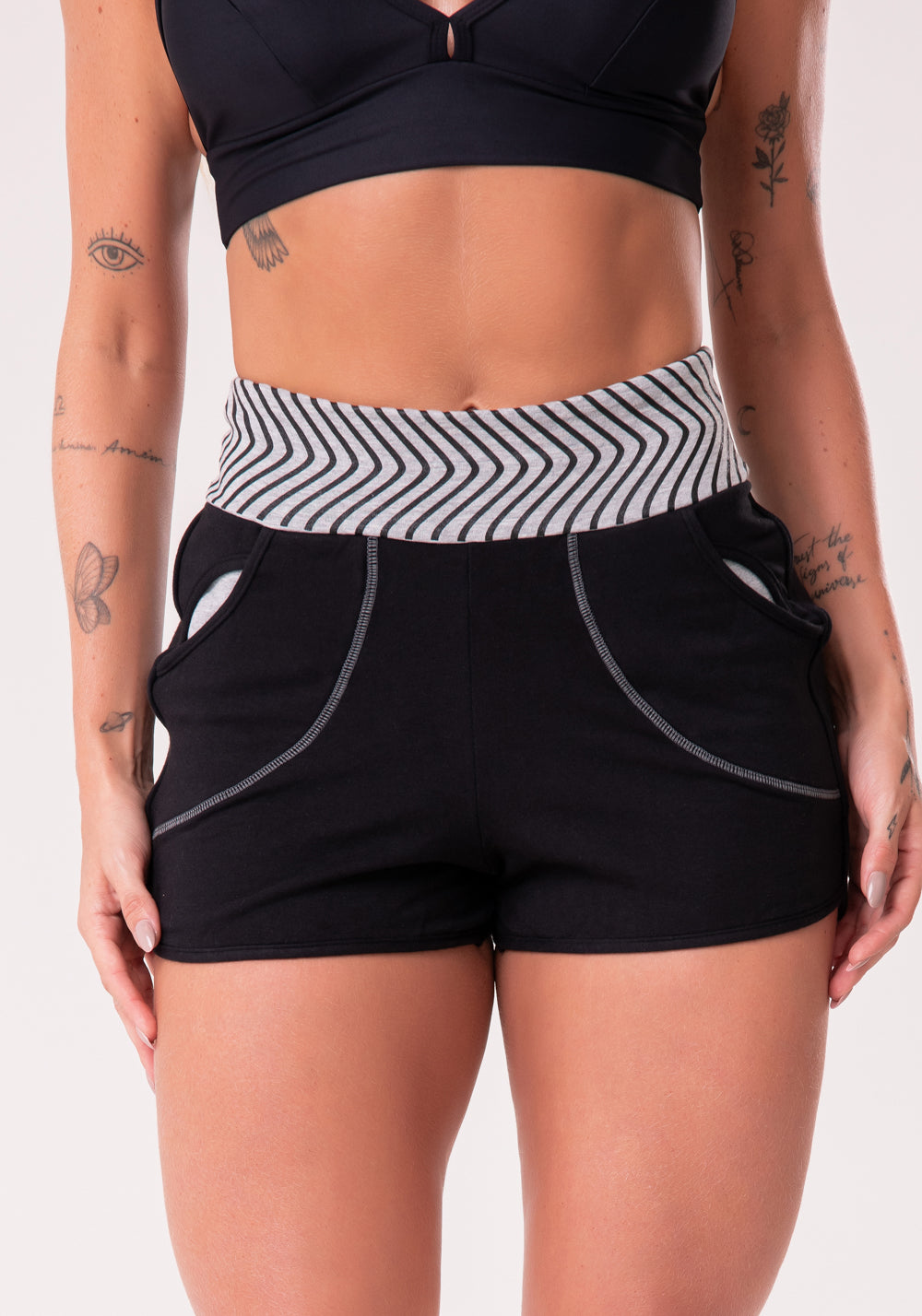 Short Moletom Preto Com Bolso Dlk